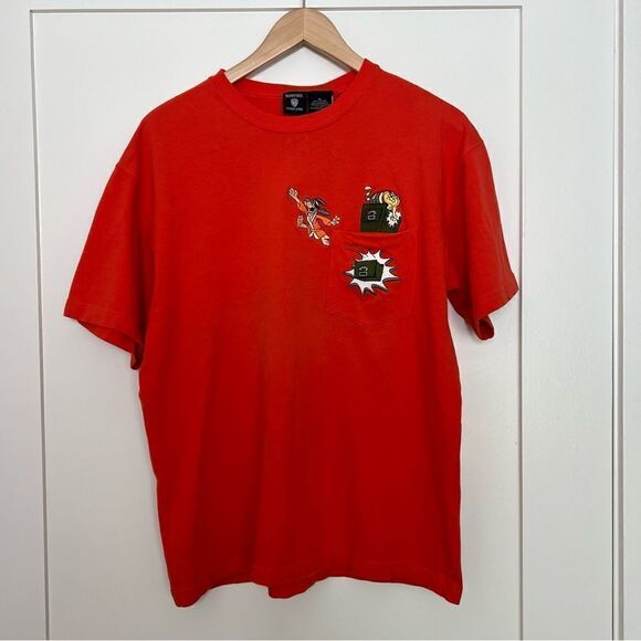 VTG 1996 Warner Bros Studio Store Embroidered Pocket Tee Size M Red T Shirt - Picture 1 of 12